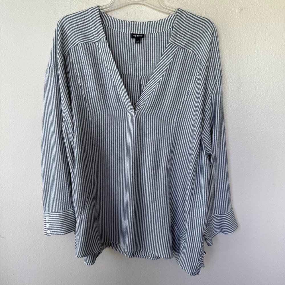 Torrid brand tunic top featuring a blue white vertical striped pattern. Size 2X - Picture 2 of 9